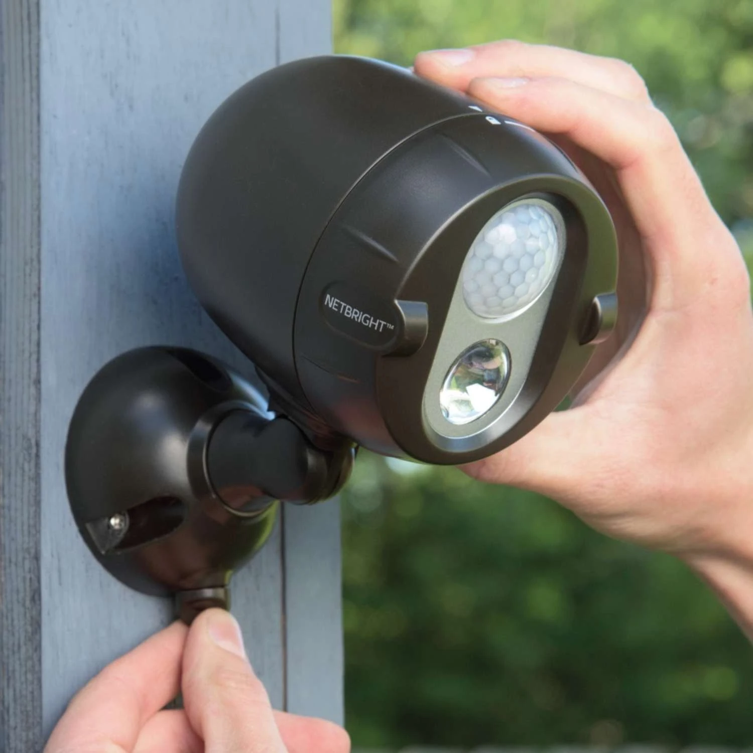 Mr. Beams NetBright Motion-Sensing Battery Powered LED Dark Brown Spotlight - Image 4