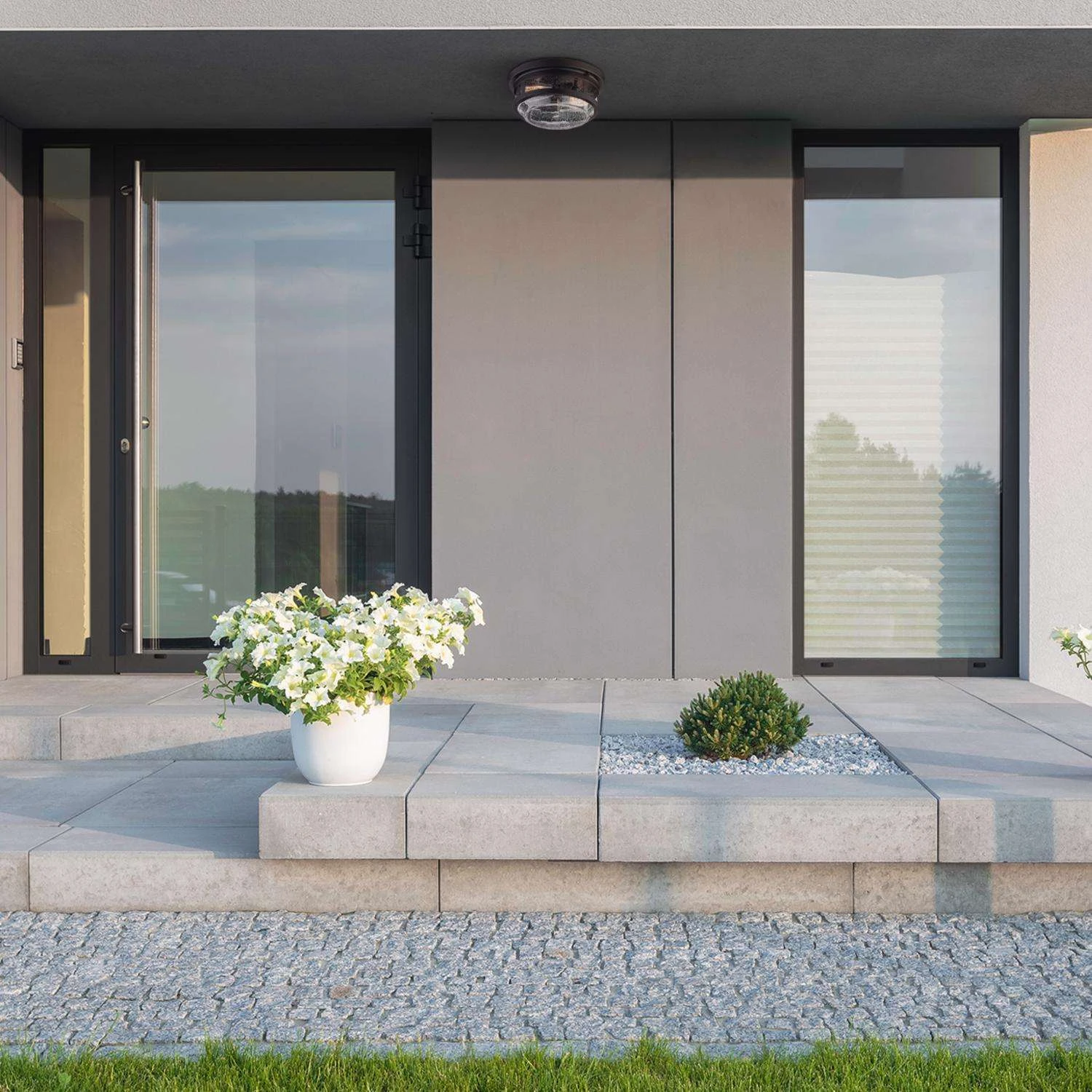 Globe Electric Wolfe Switch Natural Bronze Dimmable Outdoor Light Fixture Hardwired - Image 4