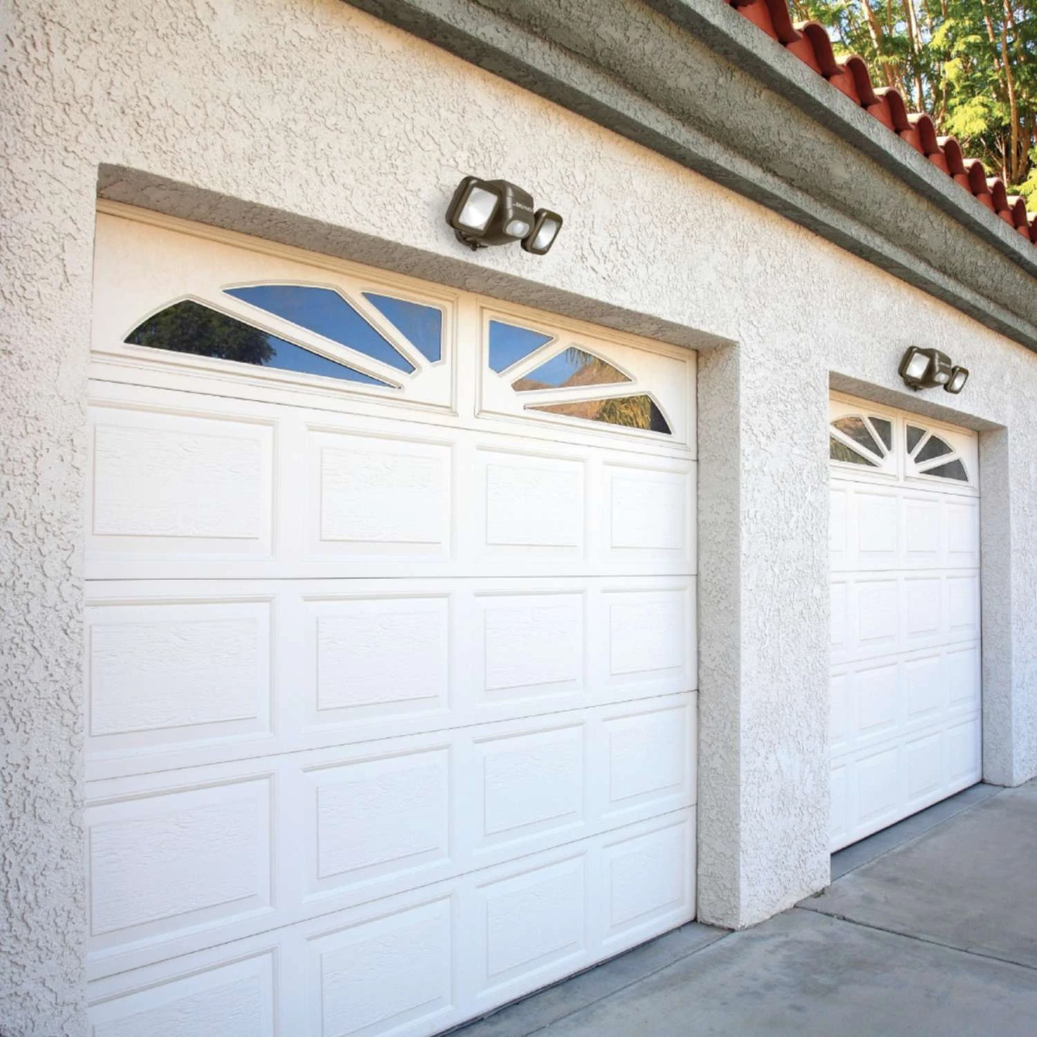 Mr. Beams NetBright Motion-Sensing Battery Powered LED Dark Brown Security Light - Image 4