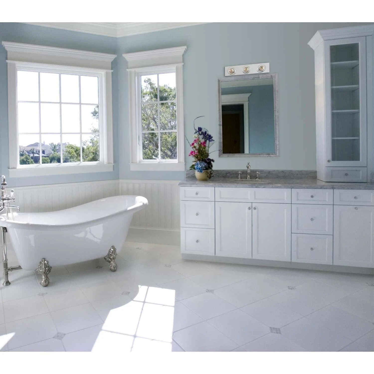 Westinghouse Silver 3 Lights Incandescent Bathroom Bar Fixture Wall Mount - Image 2